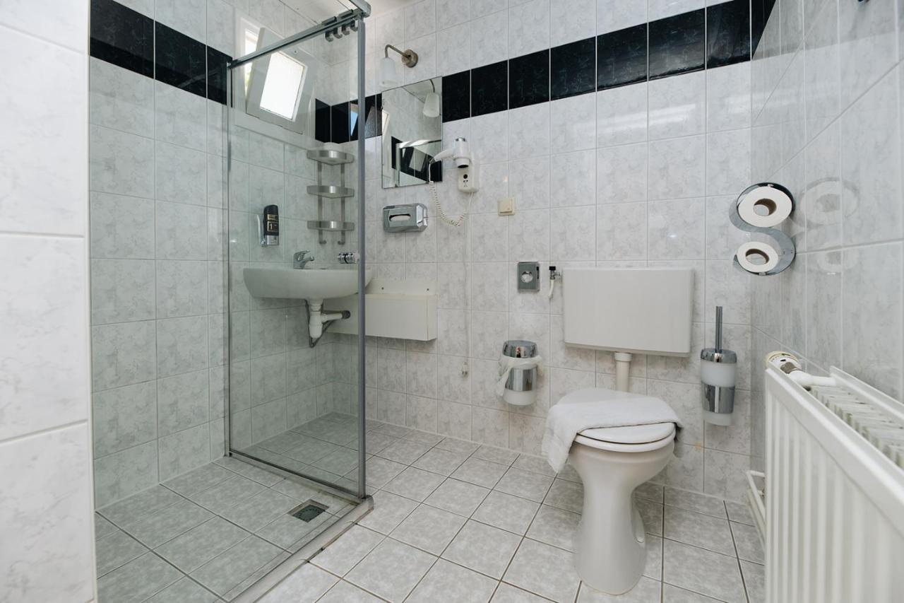Maison Bellefleur B&B - Pension Ренессе Экстерьер фото